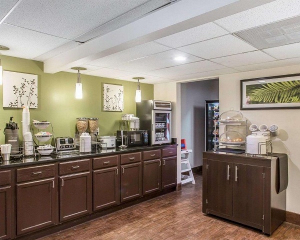 Rodeway Inn image 15