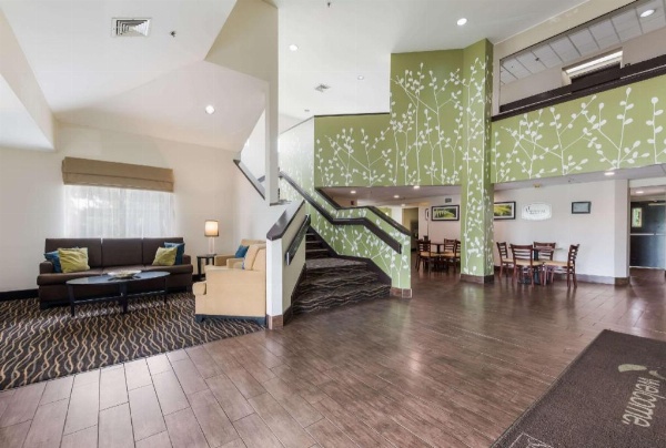 Rodeway Inn image 18