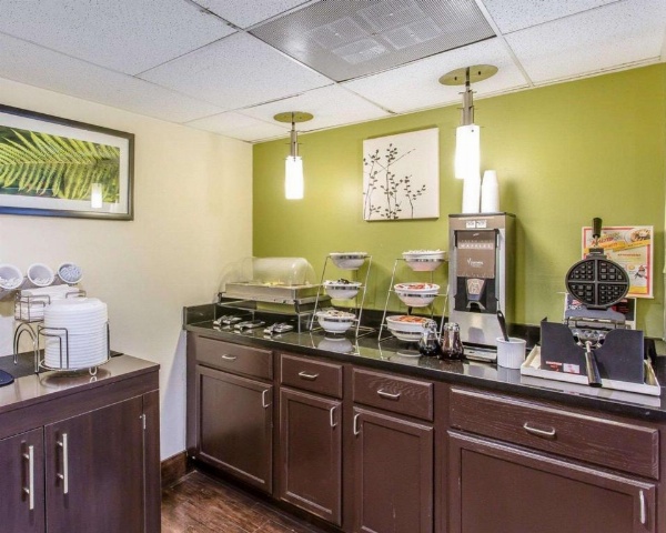 Rodeway Inn image 24