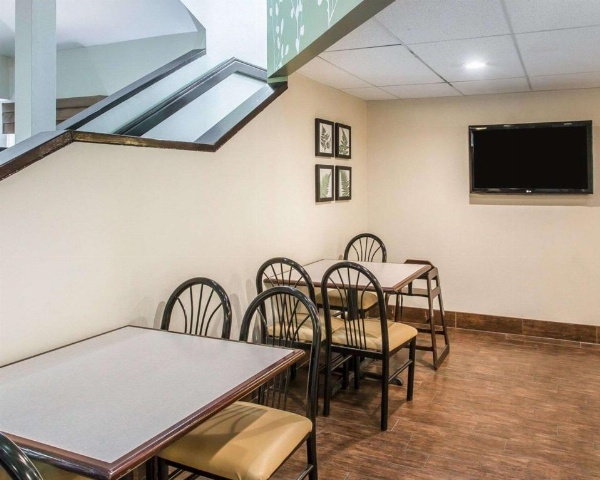 Rodeway Inn image 29